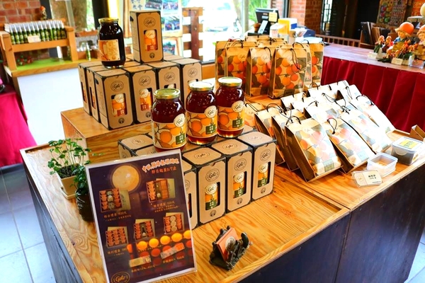 民雄金桔觀光工廠:【嘉義景點】民雄金桔觀光工廠~免費參觀行程,自己DIY金桔果醬天然又健康,烤肉區適合團康和露營