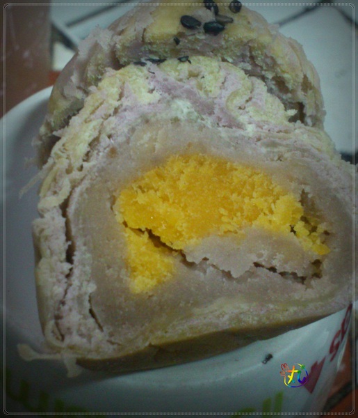 先麥芋頭酥(微風台北車站專櫃):台灣。伴手禮║先麥芋頭酥~正港台灣好味道!