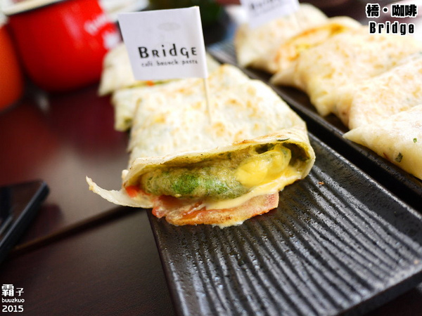 橋咖啡 bridge cafè：橋咖啡之草莓開花爆炸等級，還有獨特的橋餅～