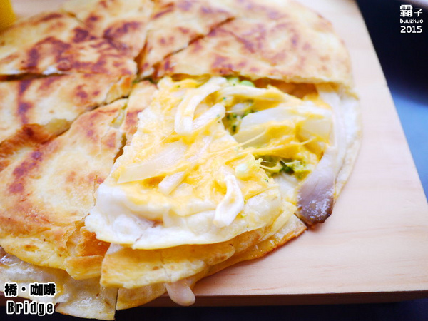 橋咖啡 bridge cafè：橋咖啡之草莓開花爆炸等級，還有獨特的橋餅～