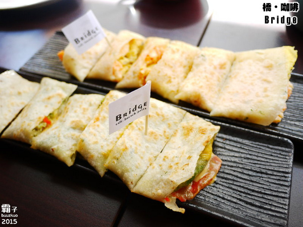 橋咖啡 bridge cafè：橋咖啡之草莓開花爆炸等級，還有獨特的橋餅～