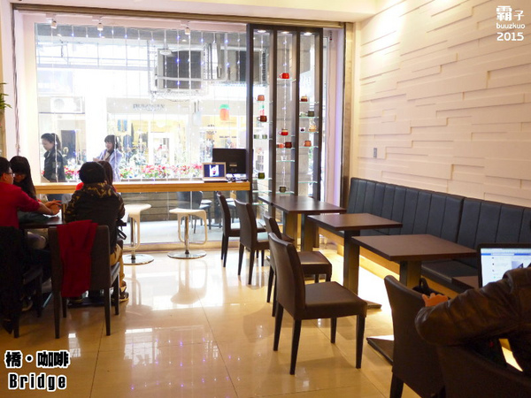 橋咖啡 bridge cafè：橋咖啡之草莓開花爆炸等級，還有獨特的橋餅～