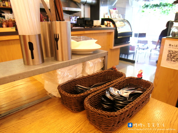 橋咖啡 bridge cafè：〖台中│美食〗橋咖啡 bridge cafè ❤ 一中益民商圈超人氣早午餐，漢堡堡cp值超高，還有龍蝦沙拉蛋餅、三明治、法式吐司，等你來品嘗~~