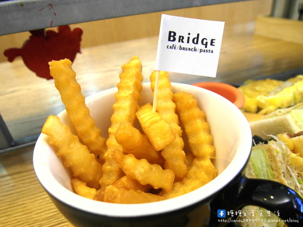 橋咖啡 bridge cafè：〖台中│美食〗橋咖啡 bridge cafè ❤ 一中益民商圈超人氣早午餐，漢堡堡cp值超高，還有龍蝦沙拉蛋餅、三明治、法式吐司，等你來品嘗~~