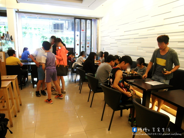 橋咖啡 bridge cafè：〖台中│美食〗橋咖啡 bridge cafè ❤ 一中益民商圈超人氣早午餐，漢堡堡cp值超高，還有龍蝦沙拉蛋餅、三明治、法式吐司，等你來品嘗~~