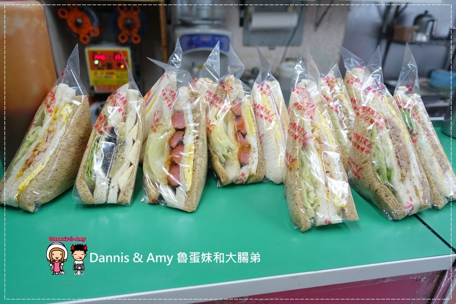 20161020《新竹平價好吃早餐》薯霸早餐x熱量高但薯泥控必點的薯泥蛋餅x熱狗蛋餅x鐵板麵蛋餅︱影片 (20).jpg