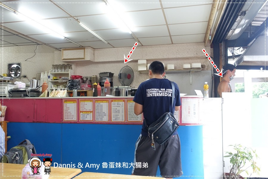 20161020《新竹平價好吃早餐》薯霸早餐x熱量高但薯泥控必點的薯泥蛋餅x熱狗蛋餅x鐵板麵蛋餅︱影片 (7).jpg