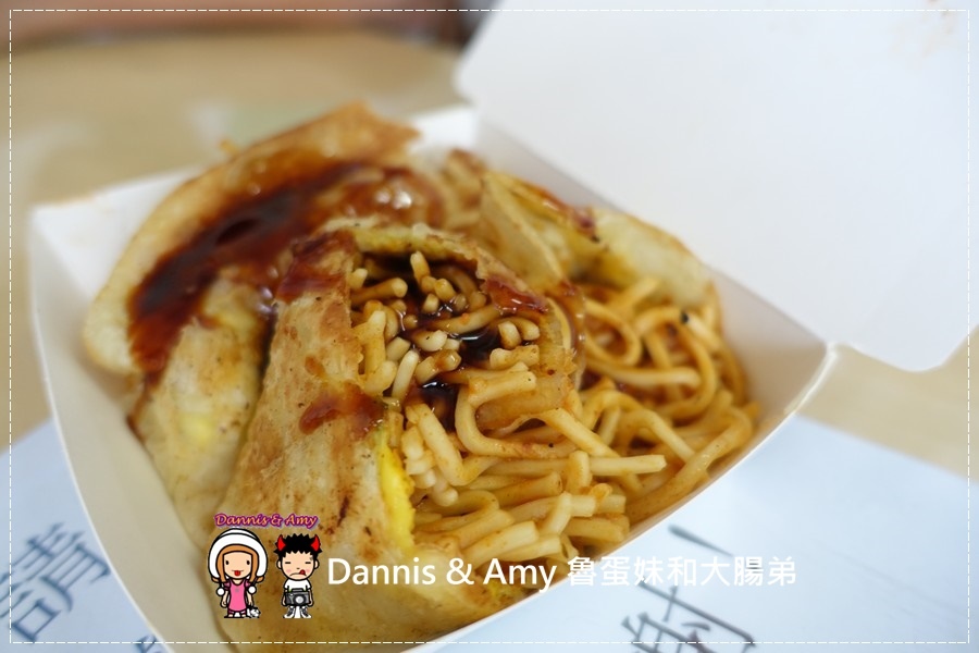 20161020《新竹平價好吃早餐》薯霸早餐x熱量高但薯泥控必點的薯泥蛋餅x熱狗蛋餅x鐵板麵蛋餅︱影片 (16).jpg