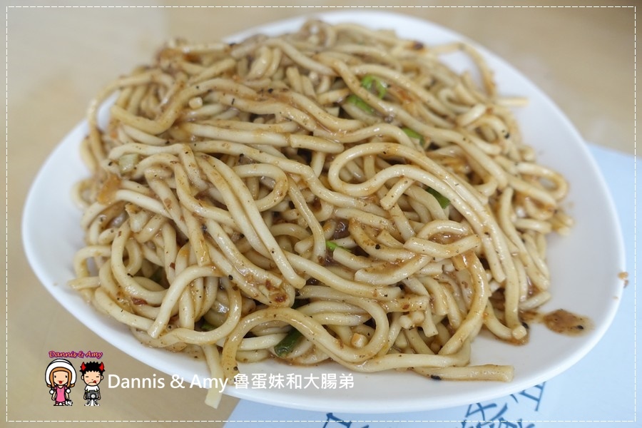 20161020《新竹平價好吃早餐》薯霸早餐x熱量高但薯泥控必點的薯泥蛋餅x熱狗蛋餅x鐵板麵蛋餅︱影片 (11).jpg