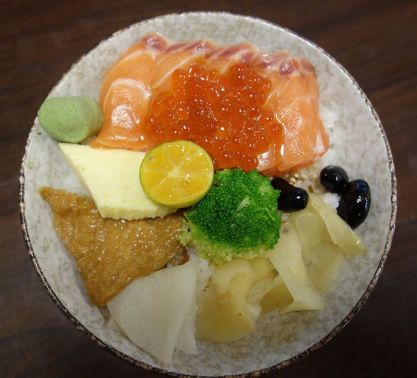 海作壽司屋:海作壽司屋 100元的生魚片丼飯那裡找 又一間C/P值很高的丼飯
