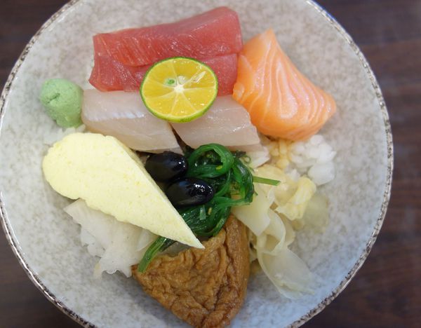 海作壽司屋:海作壽司屋 100元的生魚片丼飯那裡找 又一間C/P值很高的丼飯