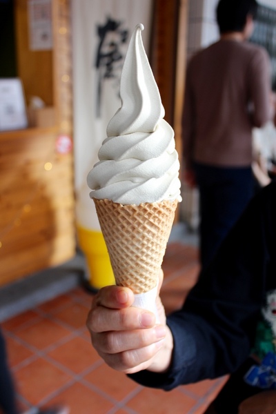 佐鶴堂散步甜食霜淇淋：[台南]冬天就是要吃草莓冰！！散步甜食小確幸 佐鶴堂霜淇淋