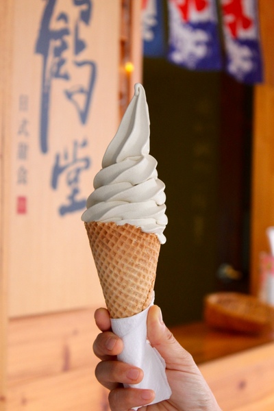 佐鶴堂散步甜食霜淇淋：[台南]冬天就是要吃草莓冰！！散步甜食小確幸 佐鶴堂霜淇淋