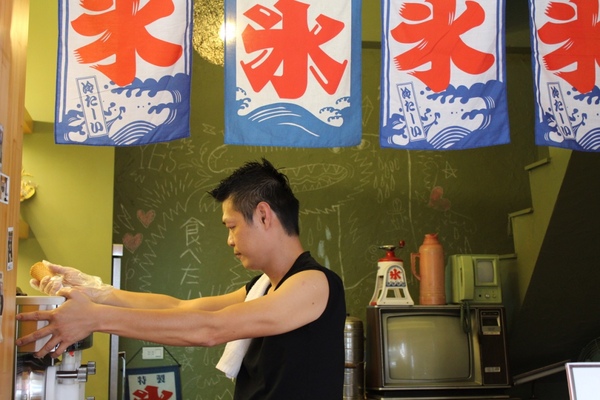 佐鶴堂散步甜食霜淇淋：[台南]冬天就是要吃草莓冰！！散步甜食小確幸 佐鶴堂霜淇淋