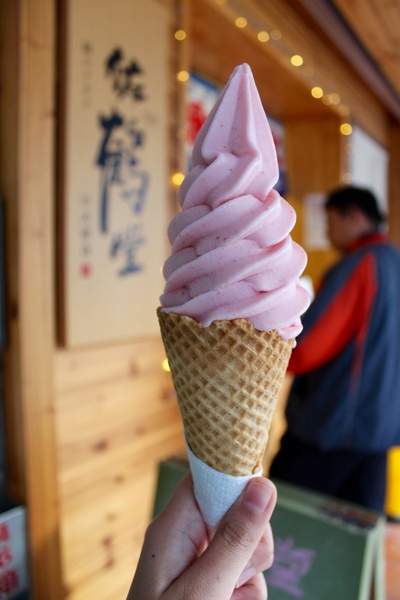 佐鶴堂散步甜食霜淇淋：[台南]冬天就是要吃草莓冰！！散步甜食小確幸 佐鶴堂霜淇淋