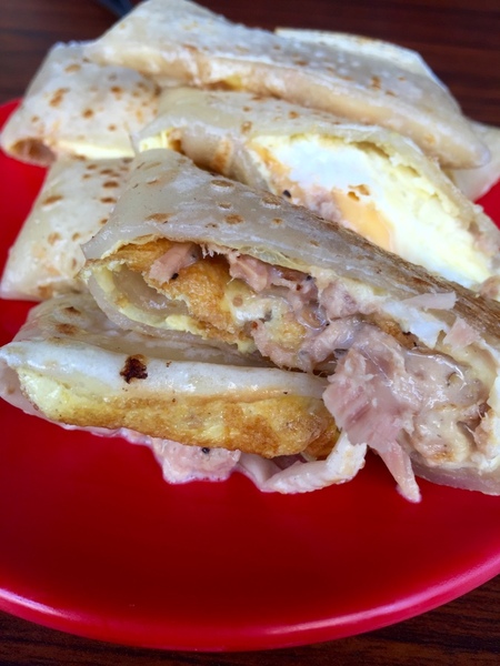 紅記早點(原：紅姐早點)：[台南]五妃街人氣早餐 紅記早點 / 隔壁的五十年陽春麵也是隱藏版喔！！！！