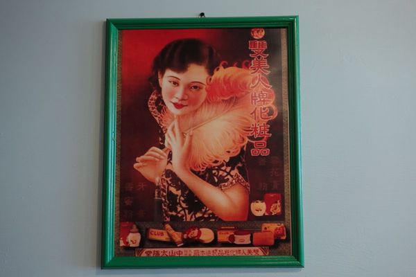 紅姐早點：窩在拍戲佈景裡吃早餐...紅姐早點