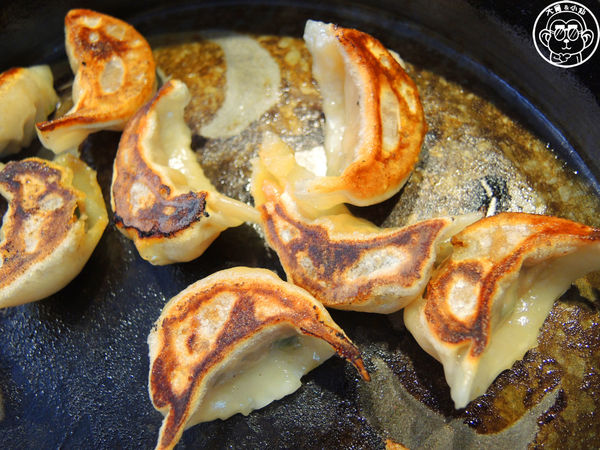 鉄 燒餃子：呷飽祙【新竹･鉄喫茶．燒餃子】鐵鍋料理三連發