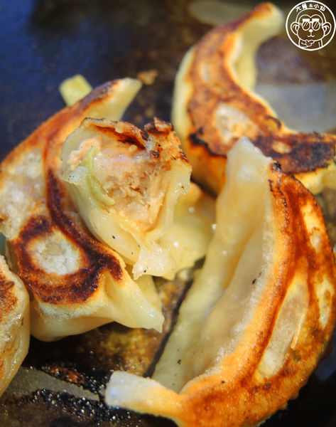 鉄 燒餃子：呷飽祙【新竹･鉄喫茶．燒餃子】鐵鍋料理三連發