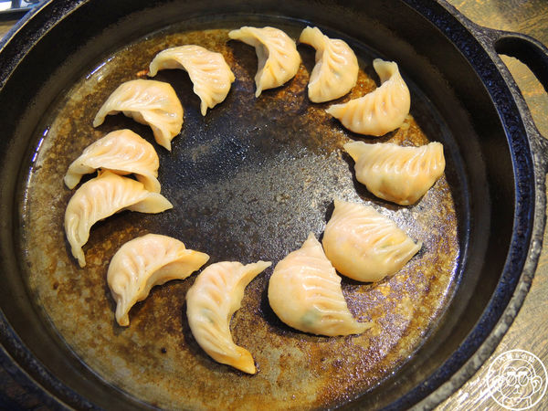 鉄 燒餃子：呷飽祙【新竹･鉄喫茶．燒餃子】鐵鍋料理三連發