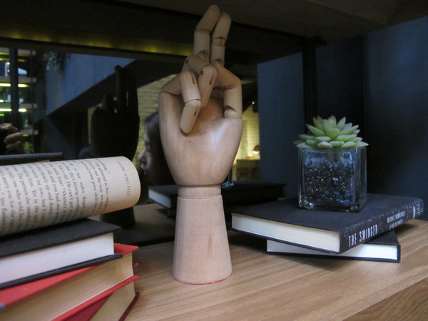 Drip Cafe 好滴(忠孝店)：(胖樺食記)捷運忠孝敦化Drip Café好滴咖啡。人氣排隊名店提供可頌甜甜圈及各種鹹食。