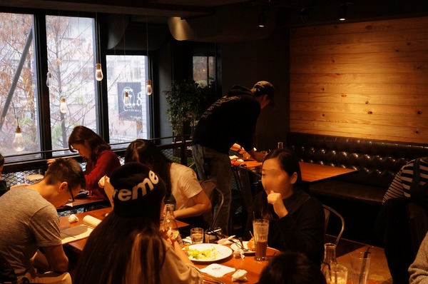 Drip Cafe 好滴(忠孝店)：(胖樺食記)二訪東區人氣店家”Drip Café好滴咖啡”(忠孝店) 。冰球咖啡歐蕾及可拿滋讓人魂牽夢縈。