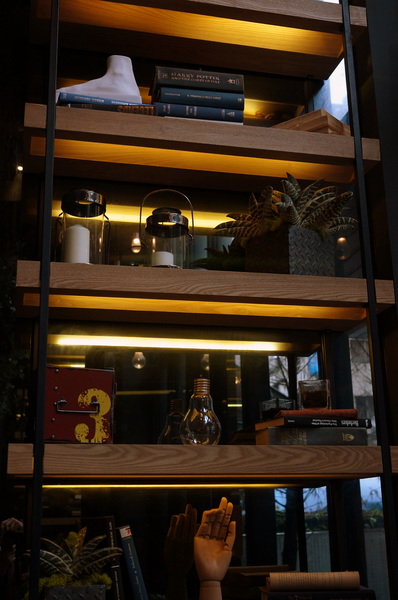 Drip Cafe 好滴(忠孝店)：(胖樺食記)二訪東區人氣店家”Drip Café好滴咖啡”(忠孝店) 。冰球咖啡歐蕾及可拿滋讓人魂牽夢縈。