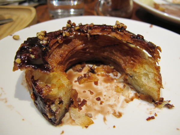 Drip Cafe 好滴(忠孝店)：(胖樺食記)捷運忠孝敦化Drip Café好滴咖啡。人氣排隊名店提供可頌甜甜圈及各種鹹食。