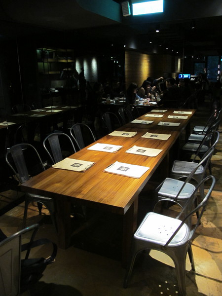 Drip Cafe 好滴(忠孝店)：(胖樺食記)捷運忠孝敦化Drip Café好滴咖啡。人氣排隊名店提供可頌甜甜圈及各種鹹食。