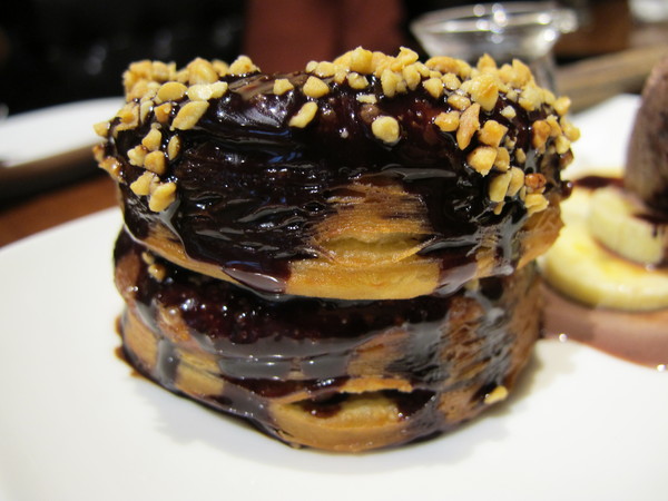 Drip Cafe 好滴(忠孝店)：(胖樺食記)捷運忠孝敦化Drip Café好滴咖啡。人氣排隊名店提供可頌甜甜圈及各種鹹食。