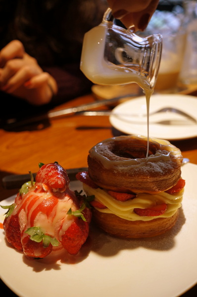 Drip Cafe 好滴(忠孝店)：(胖樺食記)二訪東區人氣店家”Drip Café好滴咖啡”(忠孝店) 。冰球咖啡歐蕾及可拿滋讓人魂牽夢縈。