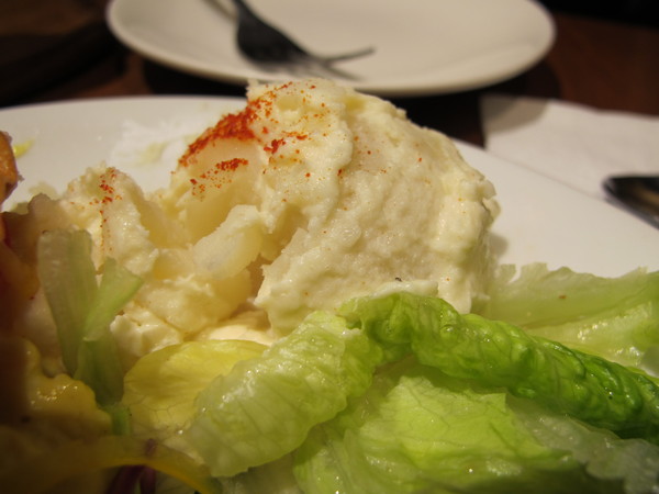 Drip Cafe 好滴(忠孝店)：(胖樺食記)捷運忠孝敦化Drip Café好滴咖啡。人氣排隊名店提供可頌甜甜圈及各種鹹食。