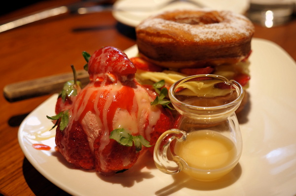 Drip Cafe 好滴(忠孝店)：(胖樺食記)二訪東區人氣店家”Drip Café好滴咖啡”(忠孝店) 。冰球咖啡歐蕾及可拿滋讓人魂牽夢縈。