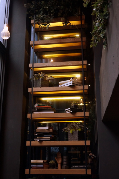 Drip Cafe 好滴(忠孝店)：(胖樺食記)二訪東區人氣店家”Drip Café好滴咖啡”(忠孝店) 。冰球咖啡歐蕾及可拿滋讓人魂牽夢縈。