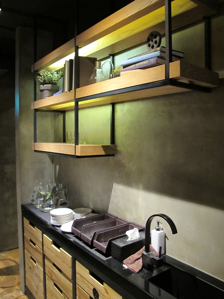 Drip Cafe 好滴(忠孝店)：(胖樺食記)捷運忠孝敦化Drip Café好滴咖啡。人氣排隊名店提供可頌甜甜圈及各種鹹食。