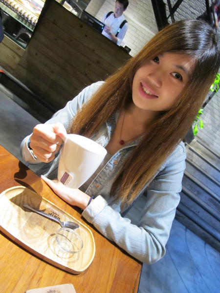 Drip Cafe 好滴(忠孝店)：(胖樺食記)捷運忠孝敦化Drip Café好滴咖啡。人氣排隊名店提供可頌甜甜圈及各種鹹食。