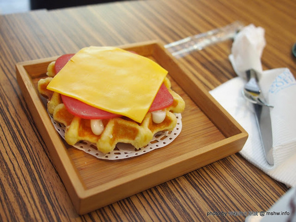 烤香Oven Coffee:【食記】新竹Oven Coffee 烤香咖啡竹北勝利店@竹北 : 平價美味的咖啡與比利時烈日鬆餅,口味水準比台中店高喔!