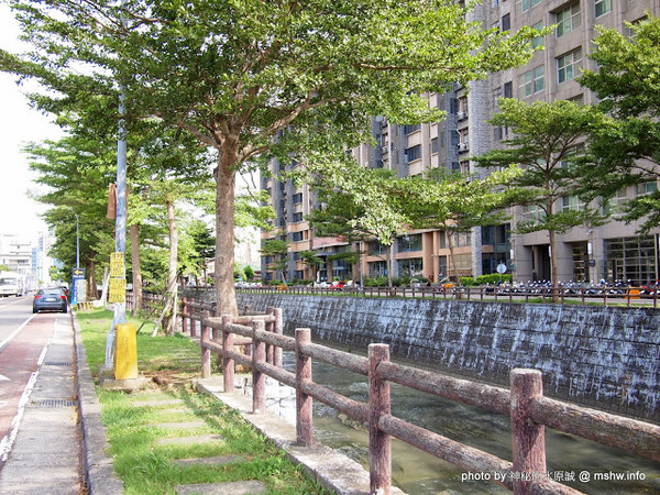 烤香Oven Coffee:【食記】新竹Oven Coffee 烤香咖啡竹北勝利店@竹北 : 平價美味的咖啡與比利時烈日鬆餅,口味水準比台中店高喔!