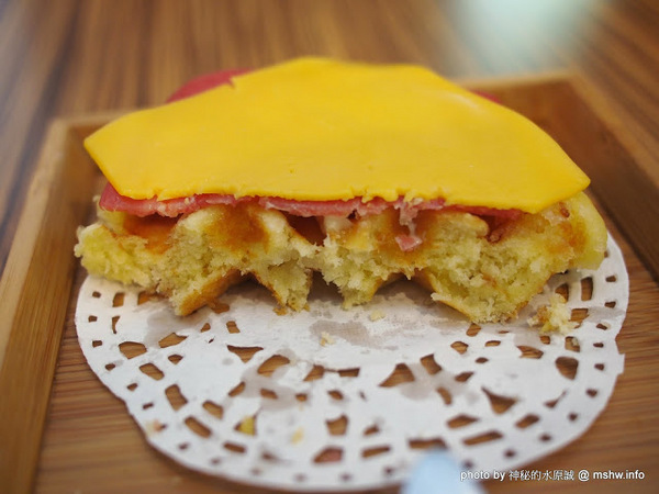 烤香Oven Coffee:【食記】新竹Oven Coffee 烤香咖啡竹北勝利店@竹北 : 平價美味的咖啡與比利時烈日鬆餅,口味水準比台中店高喔!