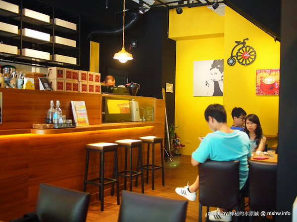 烤香Oven Coffee:【食記】新竹Oven Coffee 烤香咖啡竹北勝利店@竹北 : 平價美味的咖啡與比利時烈日鬆餅,口味水準比台中店高喔!