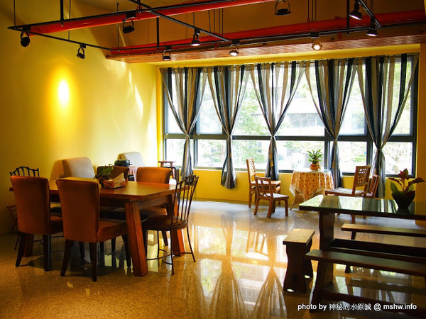 烤香Oven Coffee:【食記】新竹Oven Coffee 烤香咖啡竹北勝利店@竹北 : 平價美味的咖啡與比利時烈日鬆餅,口味水準比台中店高喔!