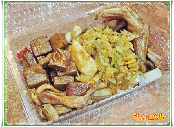 小春樓:✜ 食在安心滴休閒零嘴、婆婆媽媽滴好幫手-「小春樓 鴨舌x滷雞x滷味專賣店」>m<