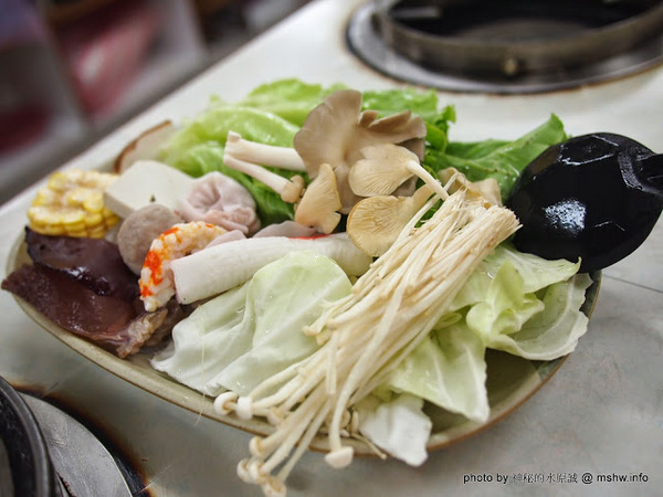 陳記迷你火鍋：【食記】苗栗陳記迷你火鍋@南苗夜市 : 雖然同名,服務與食材卻差很多…