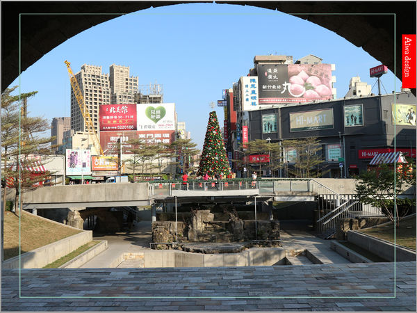 【新竹好好玩】喔耶！新竹市感恩季東門城聖誕好漂亮！我們不去台北囉~~(傲嬌樣(๑˘ ₃˘๑) 哼！)-20.jpg