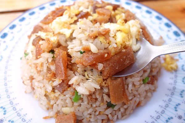 佳佳餐飲屋:佳佳餐飲屋 炒飯很多種..你一定沒看過的烏魚子炒飯..粒粒分明又貢貢乓