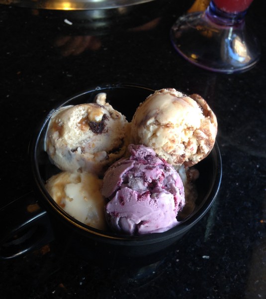 馬辣頂級麻辣鴛鴦火鍋(復興店):馬辣頂級麻辣鴛鴦火鍋(復興店)♥ 吃到飽火鍋 ♥ 哈根達絲16種口味吃到飽