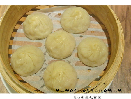 春風滿麵:【食記-邀約】oO。台北 忠孝東路 春風滿麵 生煎包、牛肉麵、芝麻豆沙鍋餅、蔥油餅、乾拌麵 堅持每天現做的麵條及餅皮,發揚傳統的平價美味。o○。