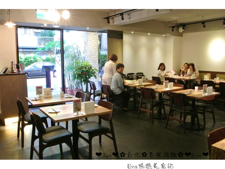 春風滿麵:【食記-邀約】oO。台北 忠孝東路 春風滿麵 生煎包、牛肉麵、芝麻豆沙鍋餅、蔥油餅、乾拌麵 堅持每天現做的麵條及餅皮,發揚傳統的平價美味。o○。