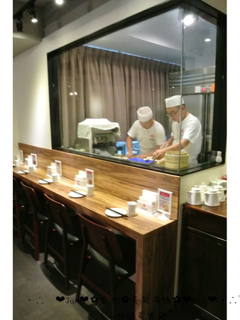 春風滿麵:【食記-邀約】oO。台北 忠孝東路 春風滿麵 生煎包、牛肉麵、芝麻豆沙鍋餅、蔥油餅、乾拌麵 堅持每天現做的麵條及餅皮,發揚傳統的平價美味。o○。