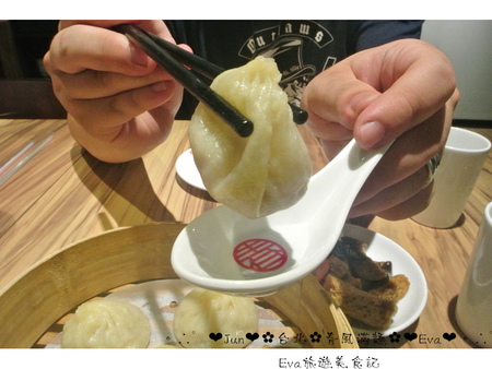 春風滿麵:【食記-邀約】oO。台北 忠孝東路 春風滿麵 生煎包、牛肉麵、芝麻豆沙鍋餅、蔥油餅、乾拌麵 堅持每天現做的麵條及餅皮,發揚傳統的平價美味。o○。